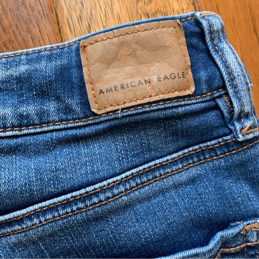 AE | medium wash distress hi-rise jeggings | Sz 2 Short - Picture 13 of 16